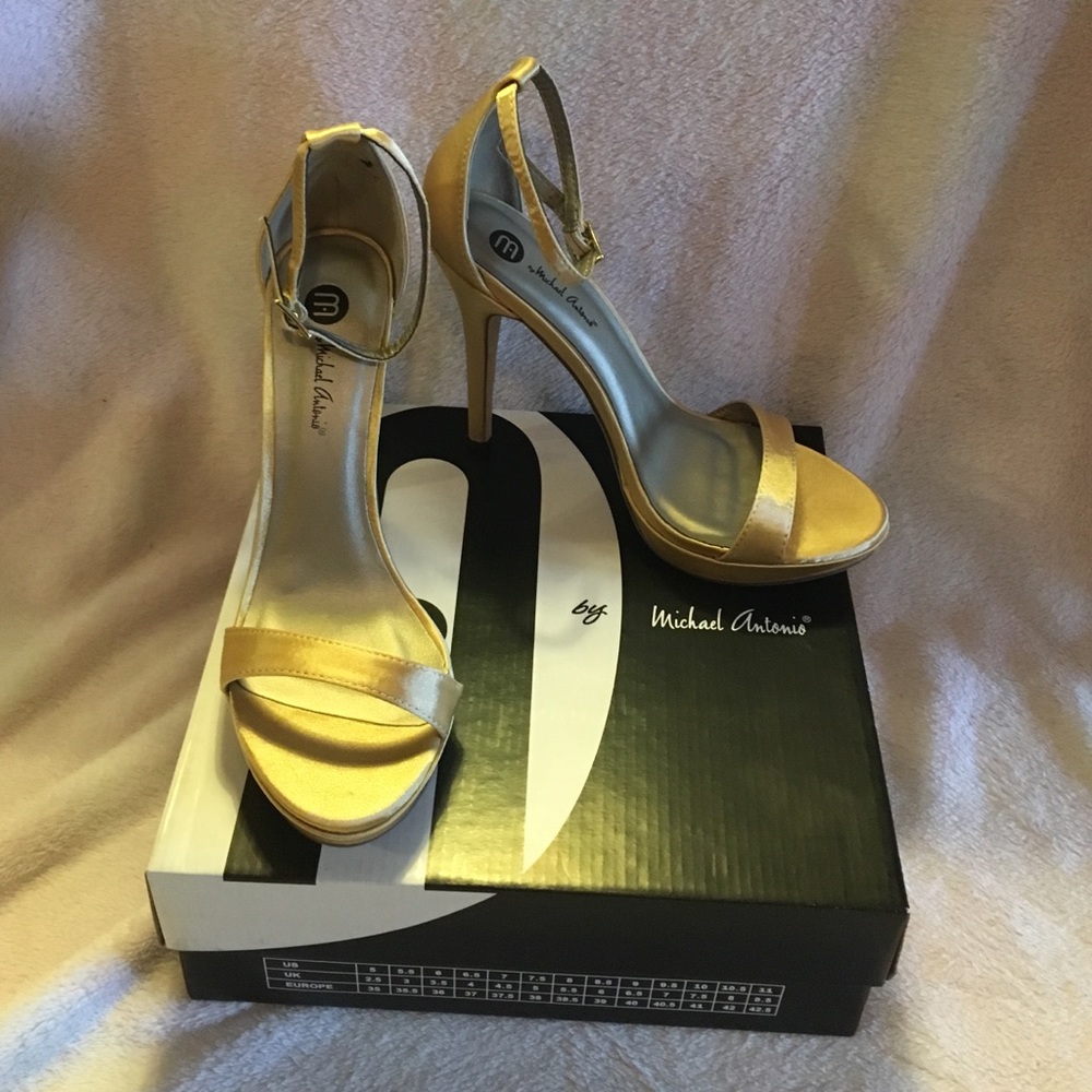 Michael Antonio Champagne Satin Stiletto Size7.5