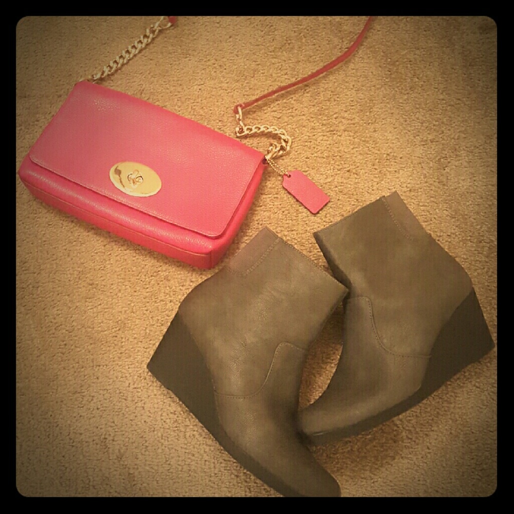 Grey wedge booties!