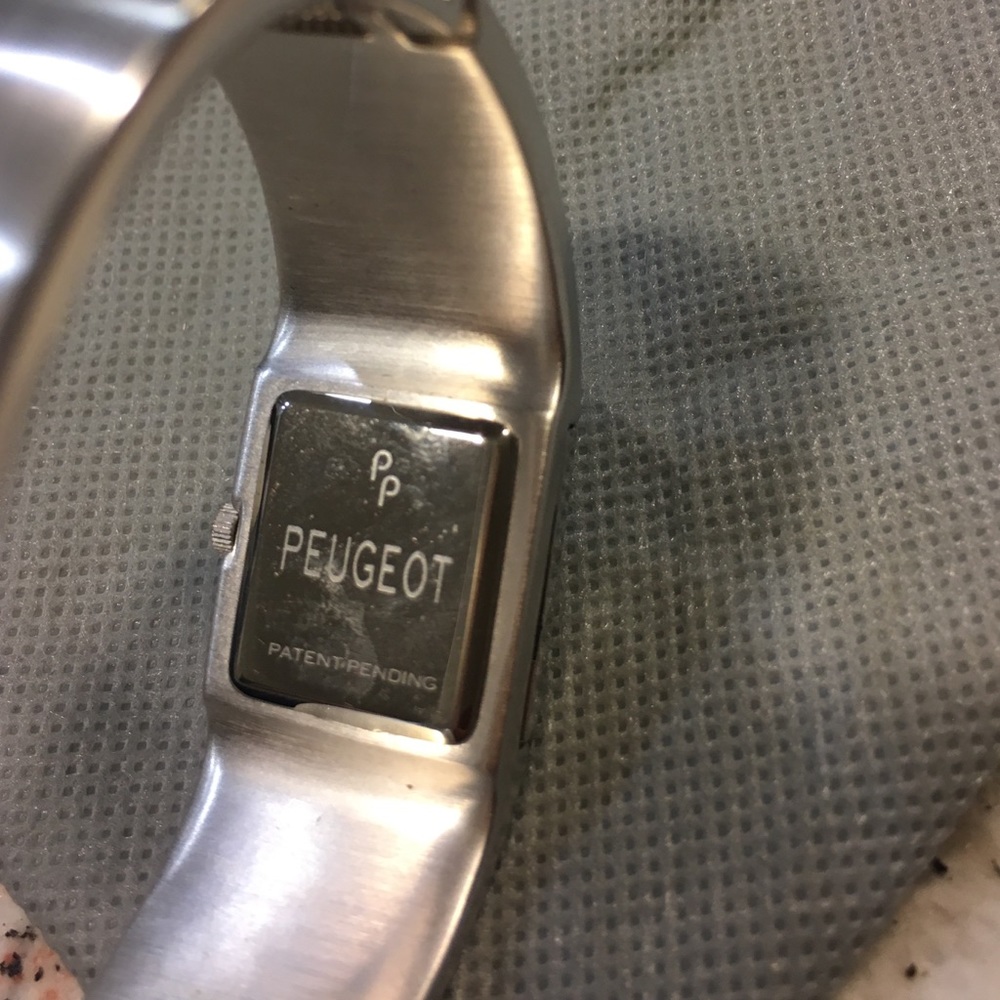 Women's Peugeot watch with gemstone cover - Picture 3 of 4