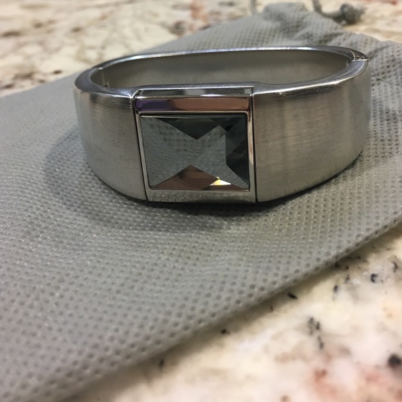 Women's Peugeot watch with gemstone cover - Picture 2 of 4