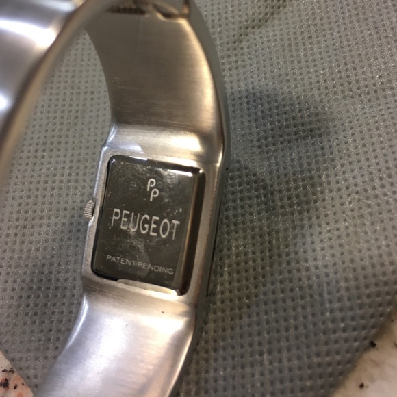 Women's Peugeot watch with gemstone cover - Picture 3 of 4