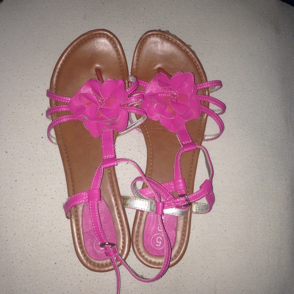Sandals - Picture 1 of 3