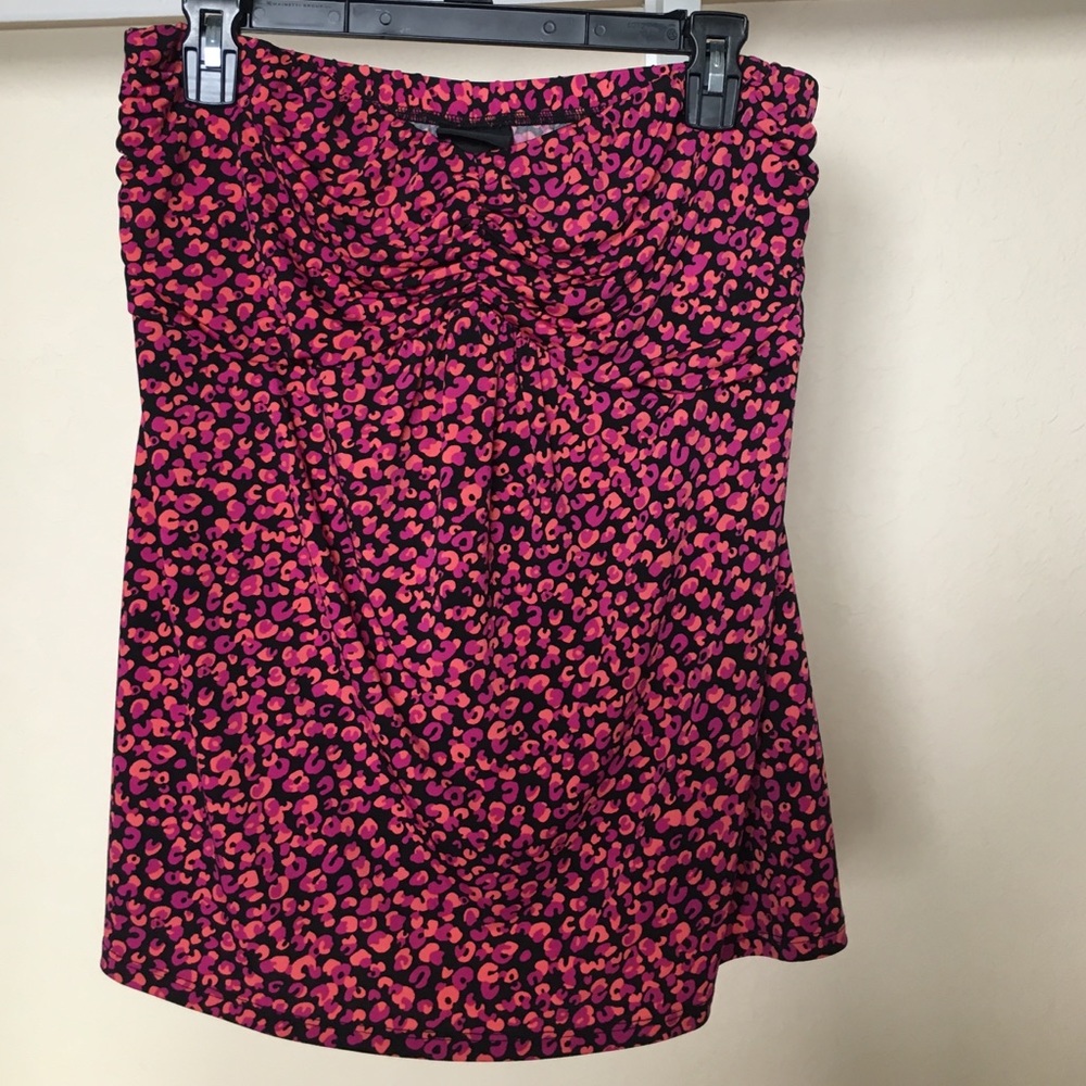 Cute Strapless patterned top