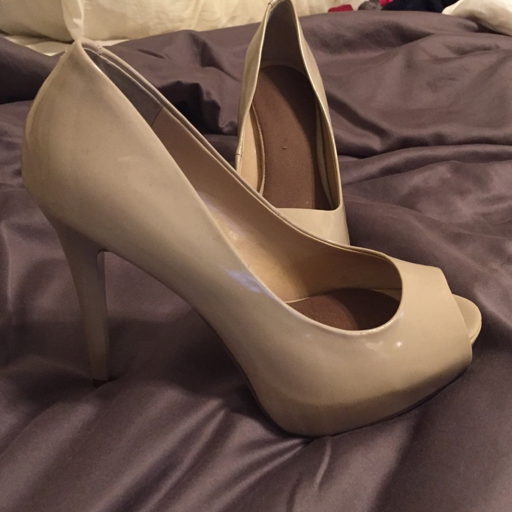 Guess Nude Pumps