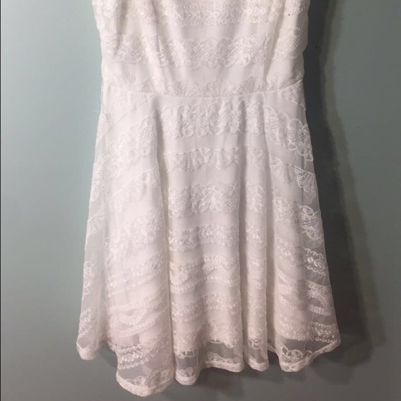 Lace dress - Picture 2 of 4