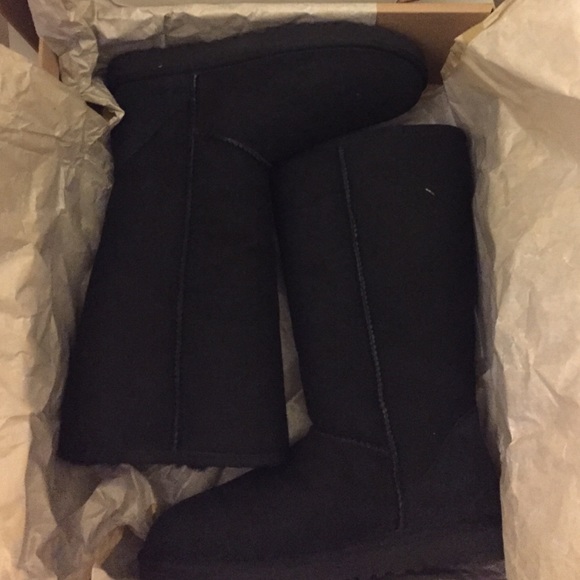 Tall black UGG's size 7. - Picture 2 of 3