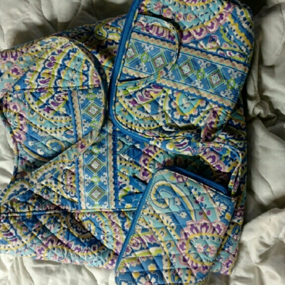 Vera Bradley tote with wallet and make-up bag - Picture 1 of 1