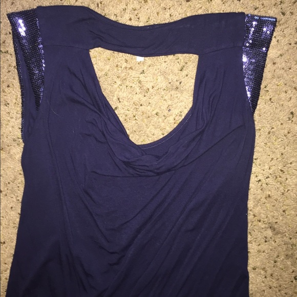 Sleeveless navy top (size medium) - Picture 2 of 4