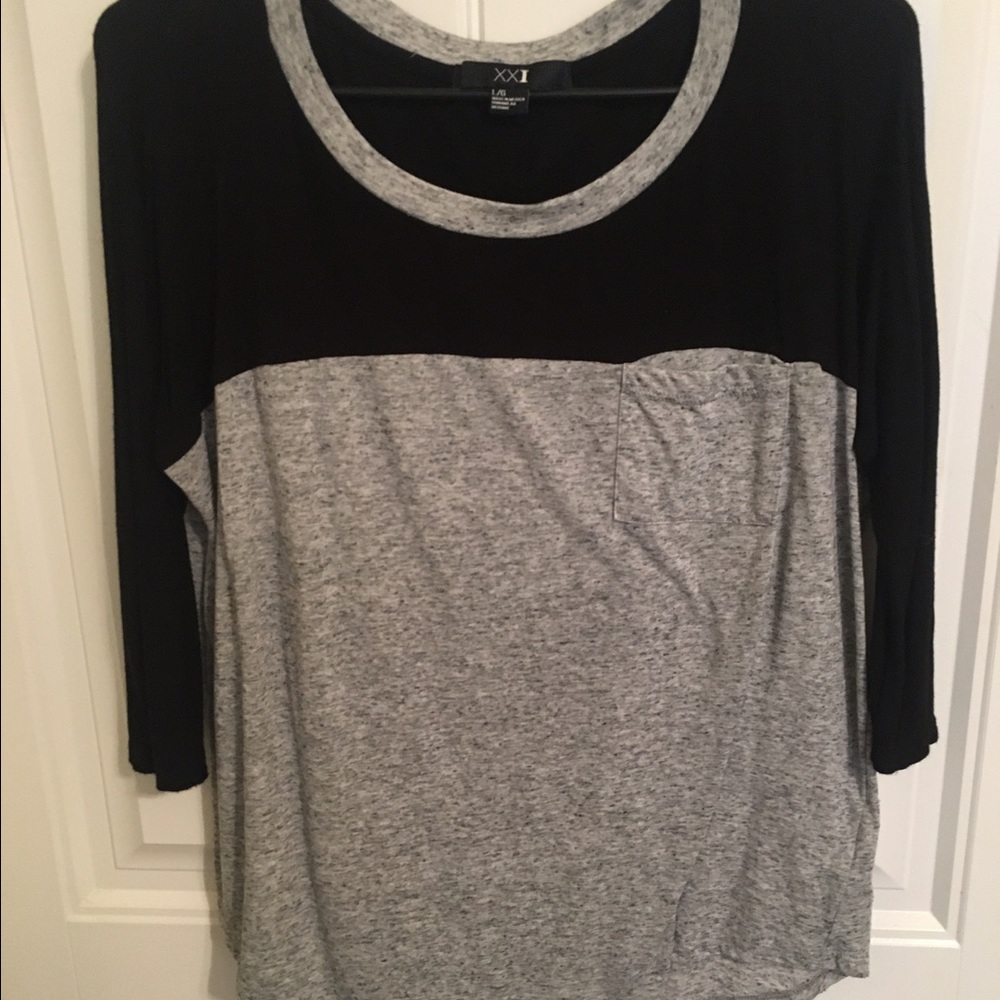 3/4 sleeve two toned top