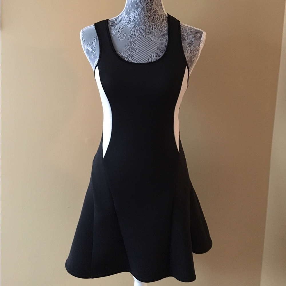 NWOT VINCE CAMUTO TANK STYLE BLACK AND WHITE DRESS