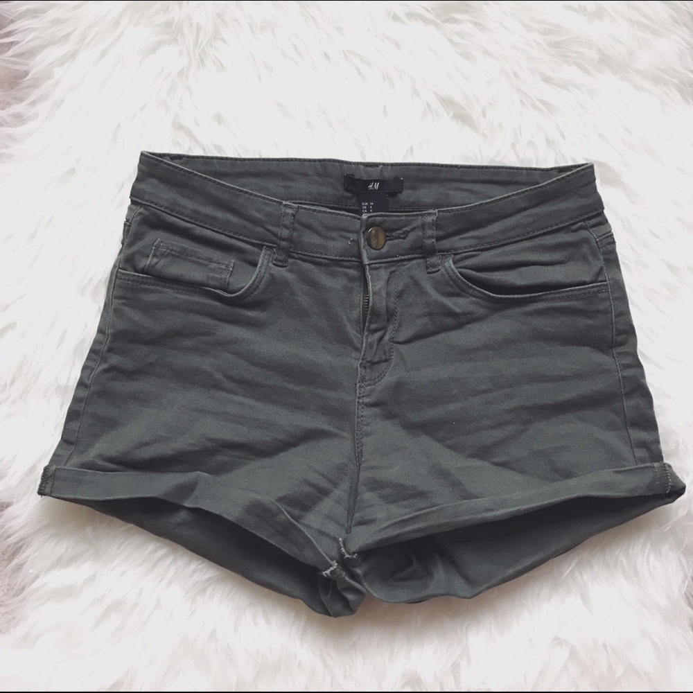 • olive green shorts•