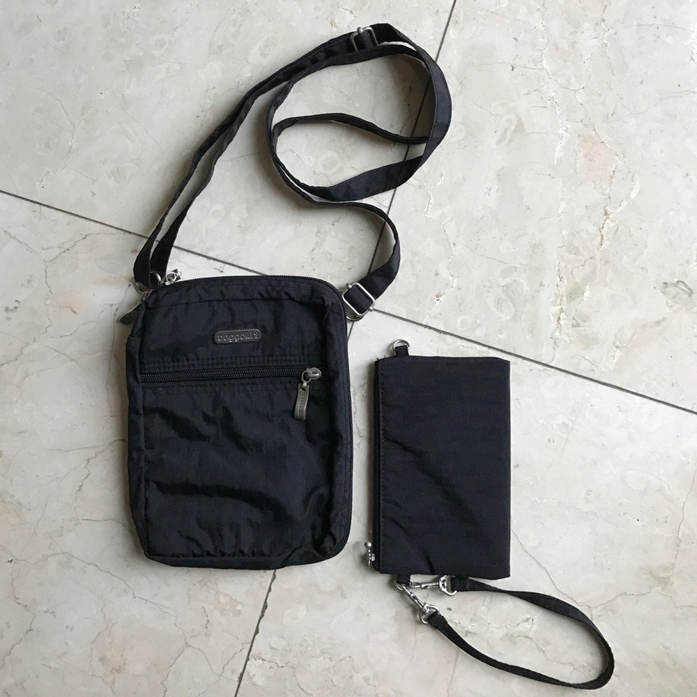 Baggallini cross body can be worn 2 different ways