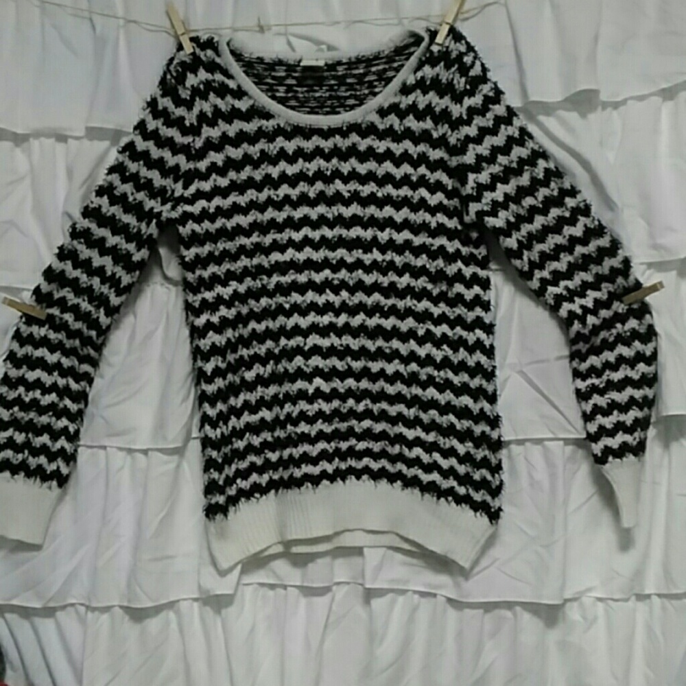 Chevron Sweater Size S Faded Glory