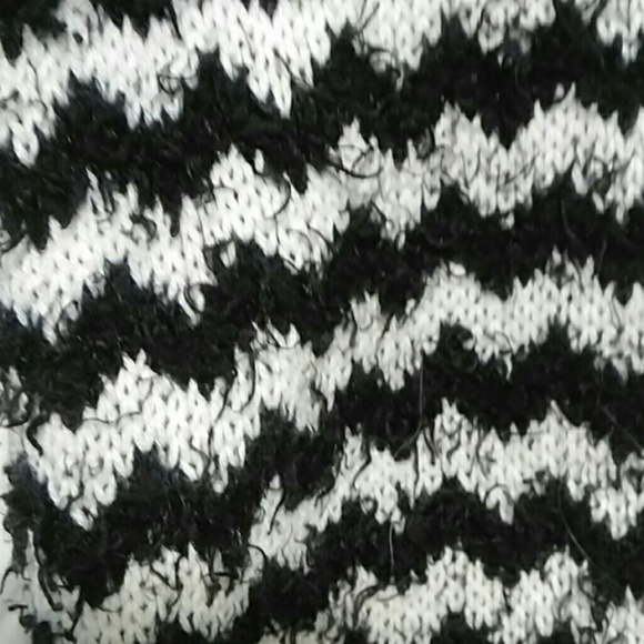 Chevron Sweater Size S Faded Glory - Picture 2 of 2