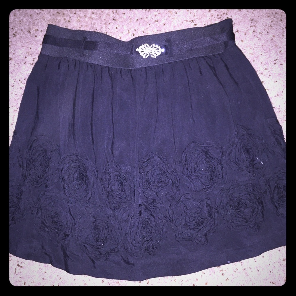 Black, flirty skirt with a little bling (M)