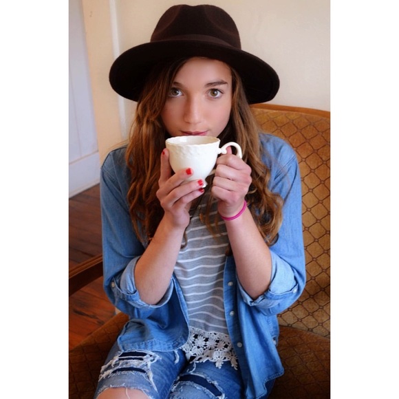 Meet your Posher! - Picture 2 of 4