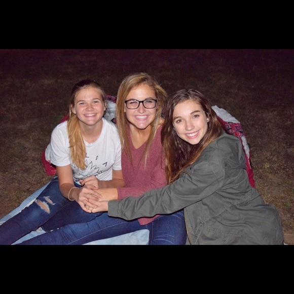 Meet your Posher! - Picture 3 of 4