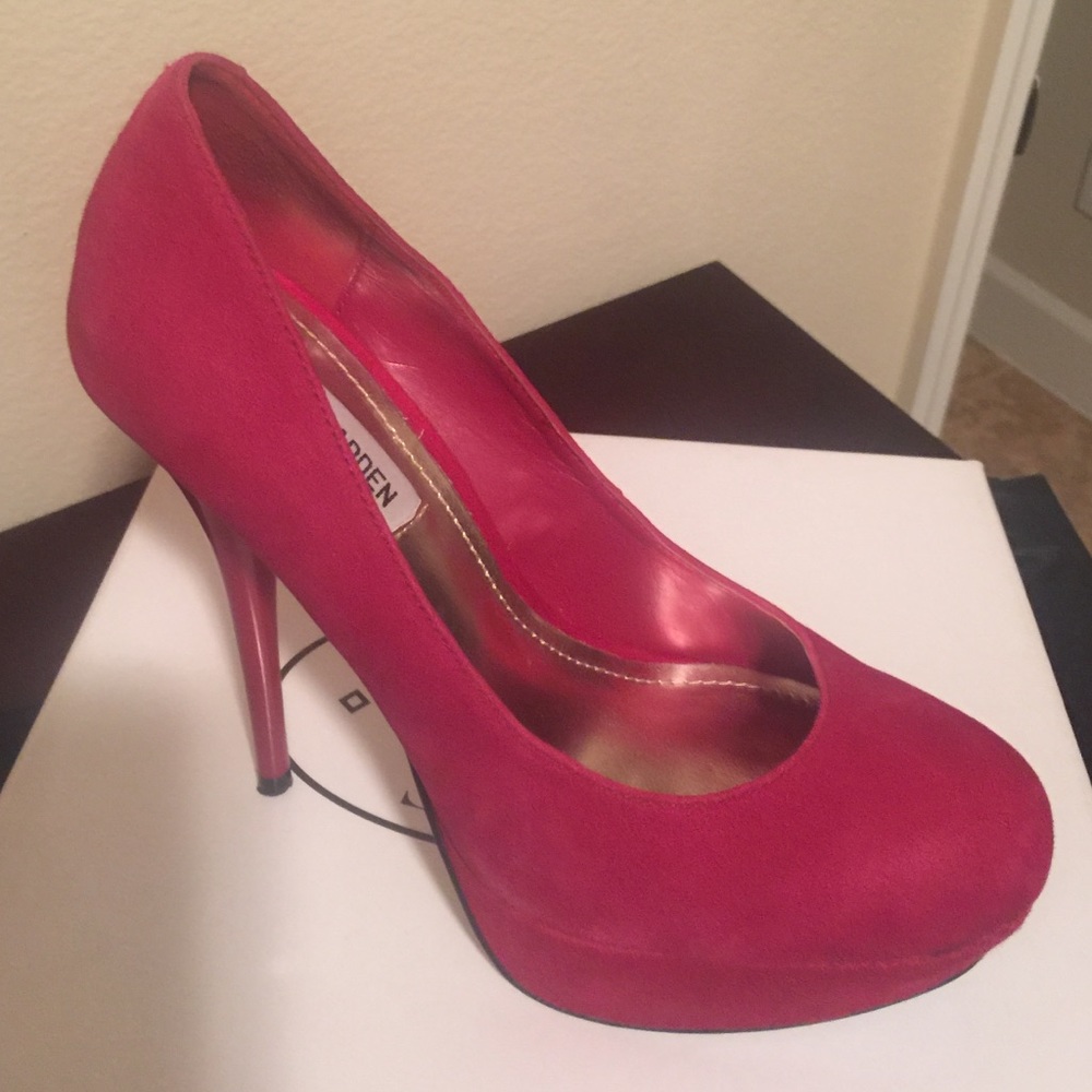 Steve Madden platform suede heels