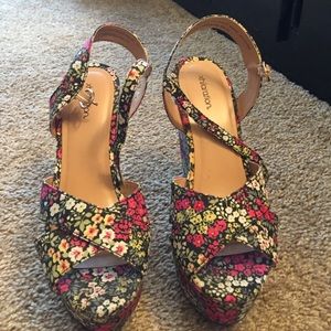 Floral wedges