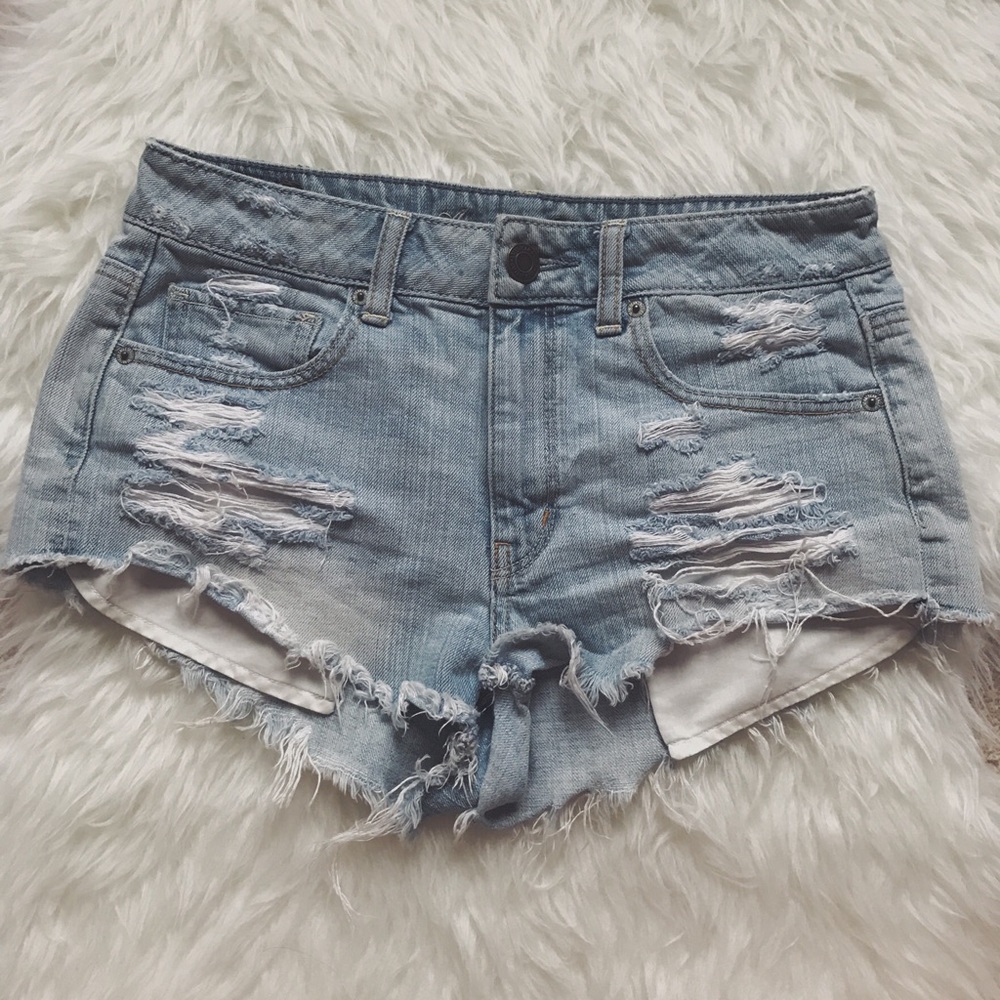 •distressed high wasted shorts•