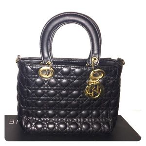 mini handbag w/ detachable strap for desired use