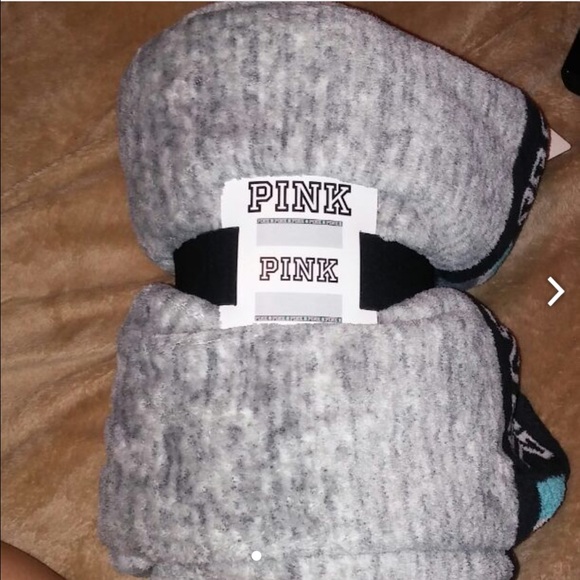 VS BLANKET NWT - Picture 1 of 4