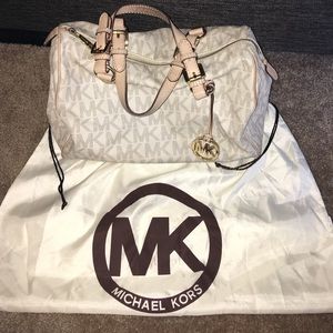 Used Michael Kors cream Jetset handbag w/ duster!
