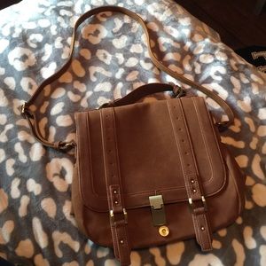 Cross body saddlebag (broken magnetic closure)