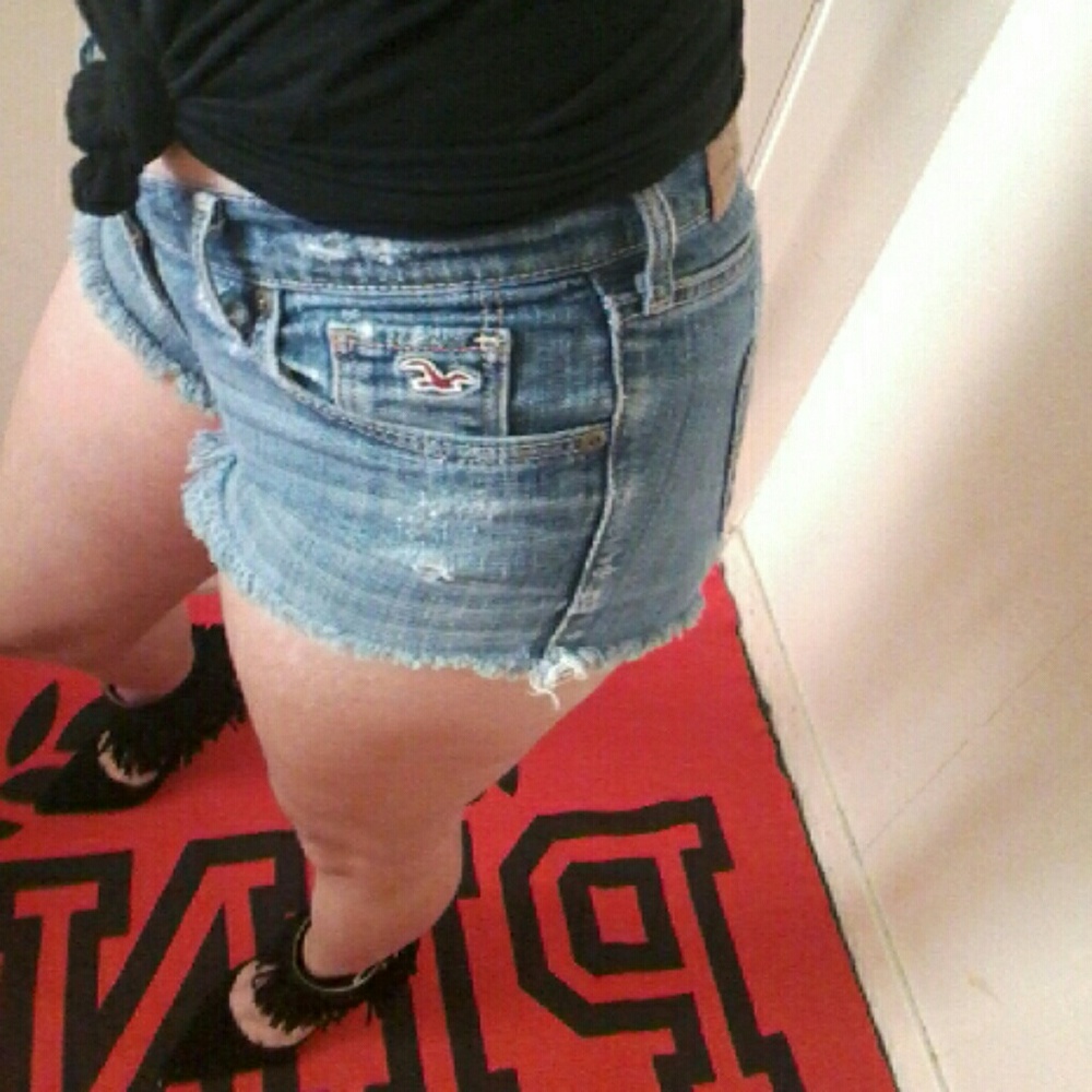 Hollister sz 1 25" Destroyed Jean Shorts