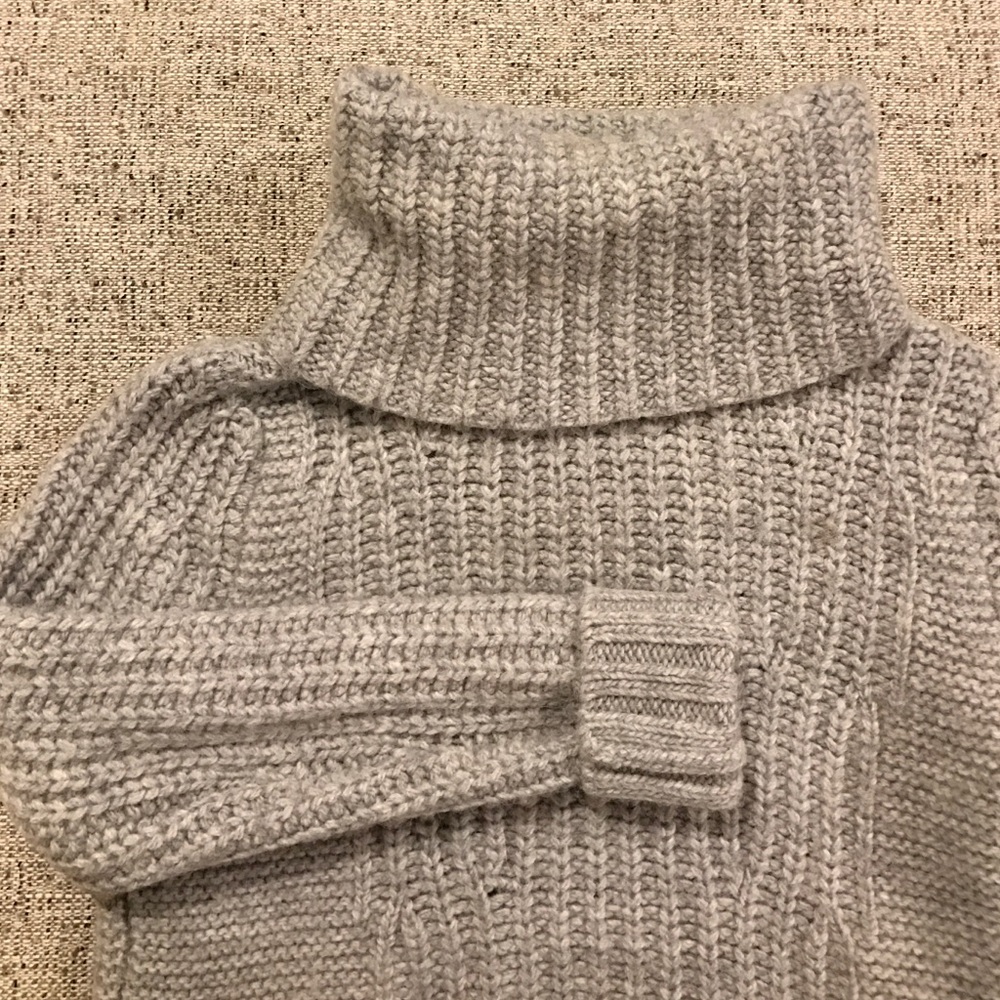 Banana Republic grey turtleneck