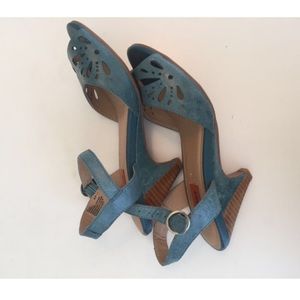 Miz Mooz pump with wooden heel. Size 5.5