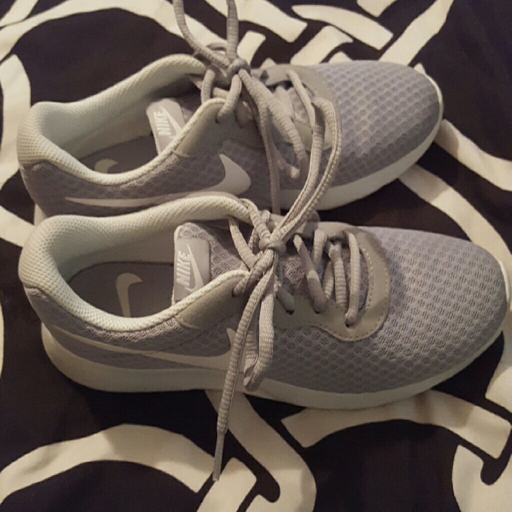 ******  SOLD ******   Nike shoes