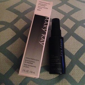 Mary Kay Makeup Finishing Spray
