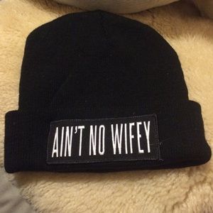 Ain't no wifey - dimepiece LA beanie