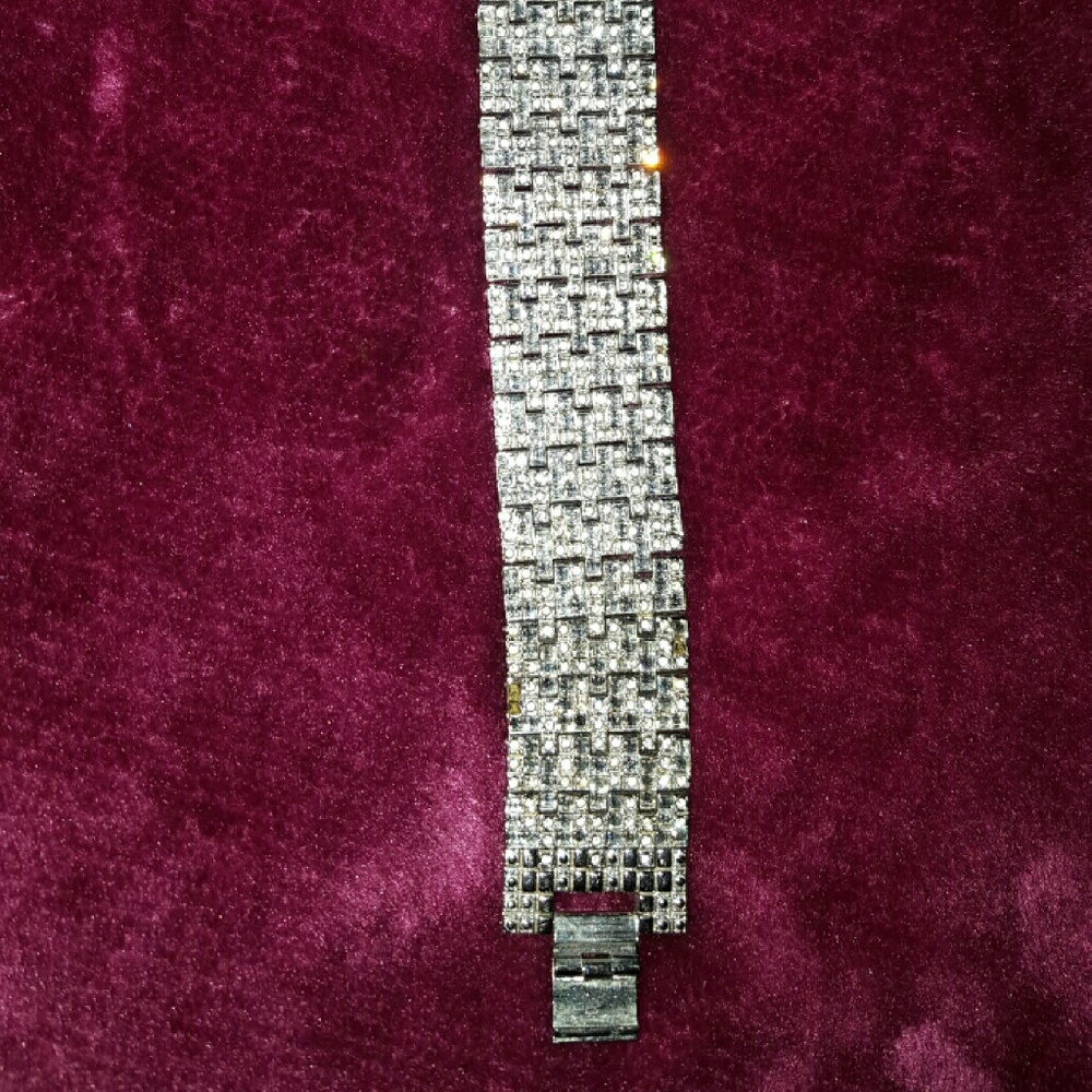 Tennis bracelet