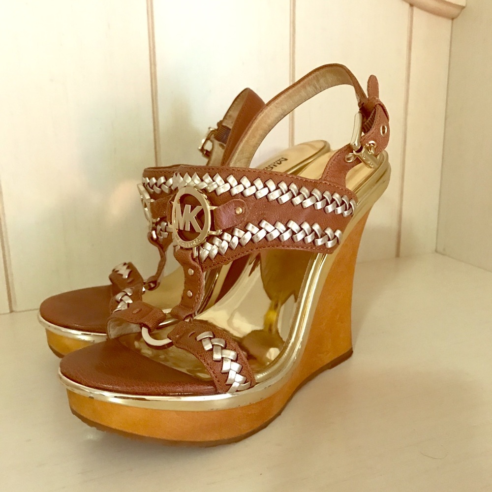 ⚜️Michael Kors brown and gold wedges⚜️