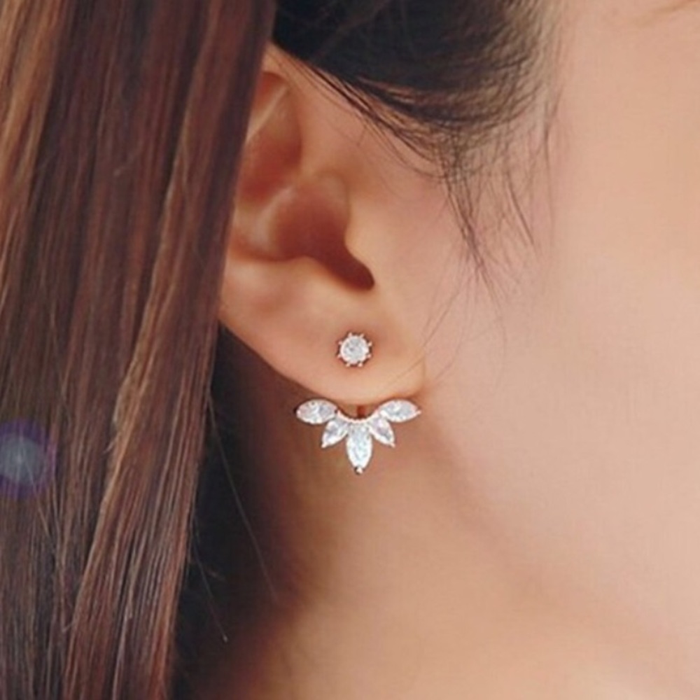 Gold stud earrings with white crystals - Picture 3 of 4