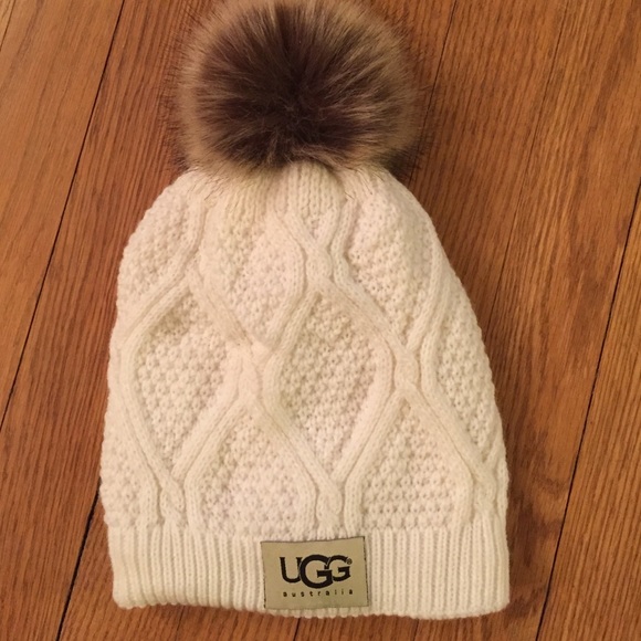 UGG Accessories - White Pom Pom hat. 🌺