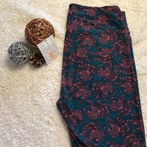 📍📍 SALE!! 📍📍 Lularoe Koi Fish TC leggings!!