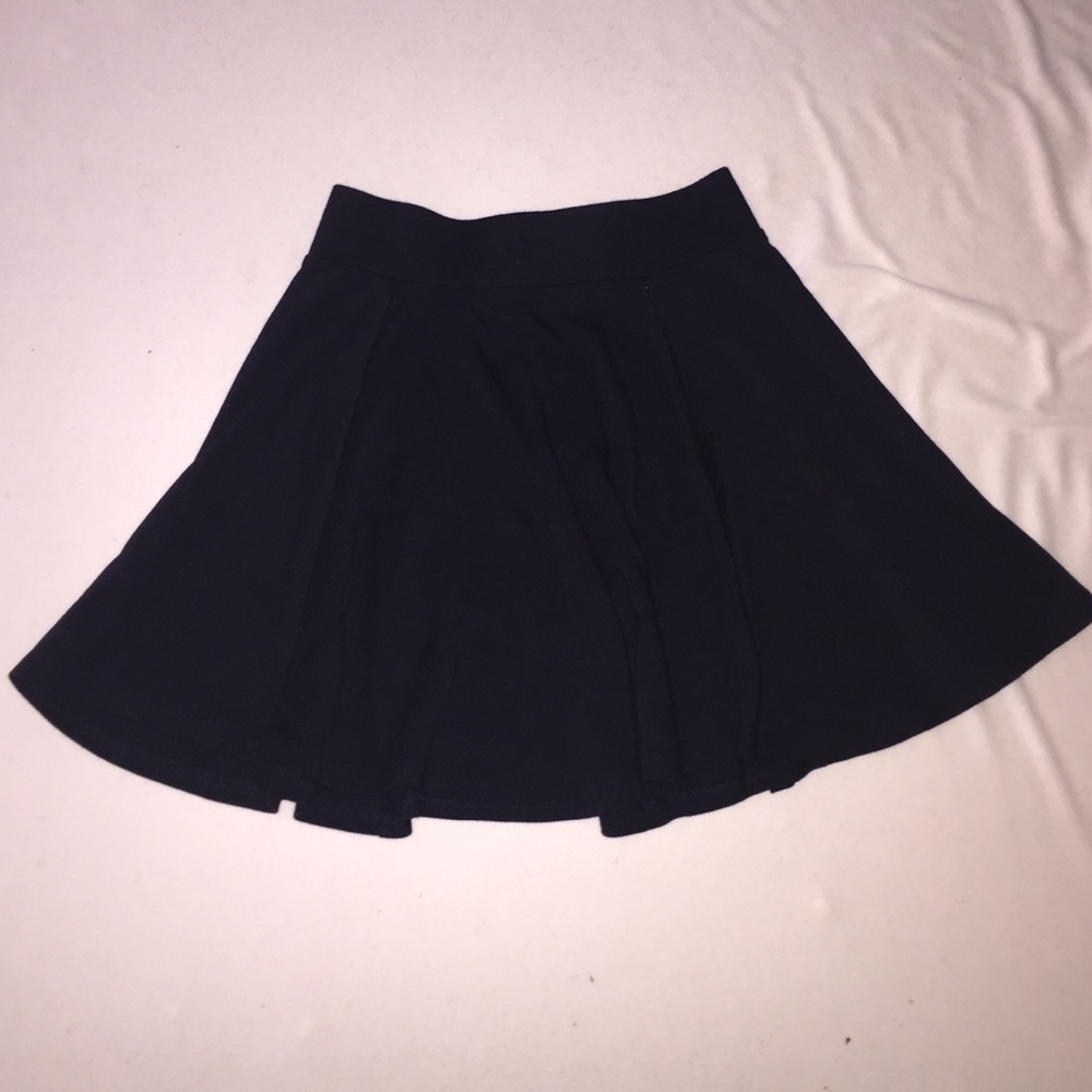 H&M// black simple skirt