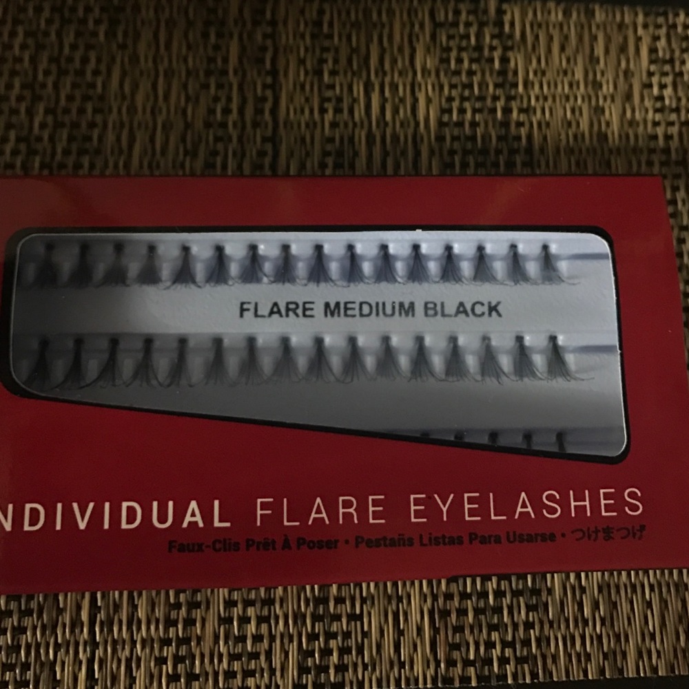 👀 INDIVIDUAL FLARE EYELASHES 👀 - Picture 2 of 3