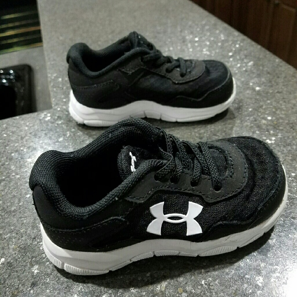Under Armour toddler size 6 shoes!