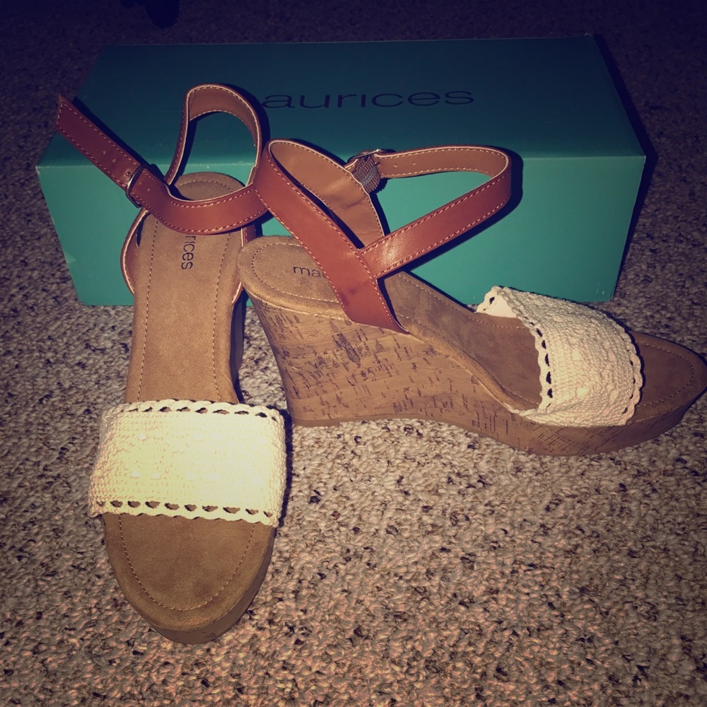 BRAND NEW Maurice's size 9 wedges