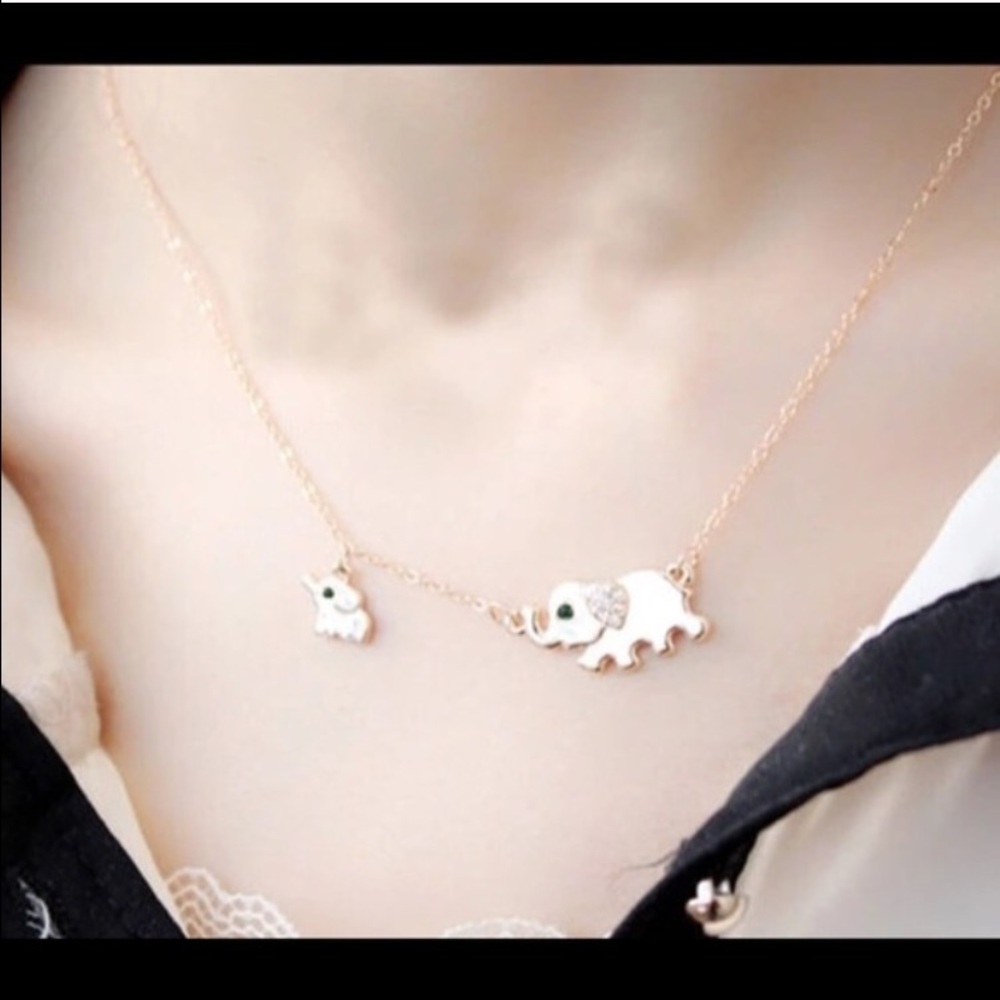 Gold mum and baby elephant necklace - Picture 1 of 4