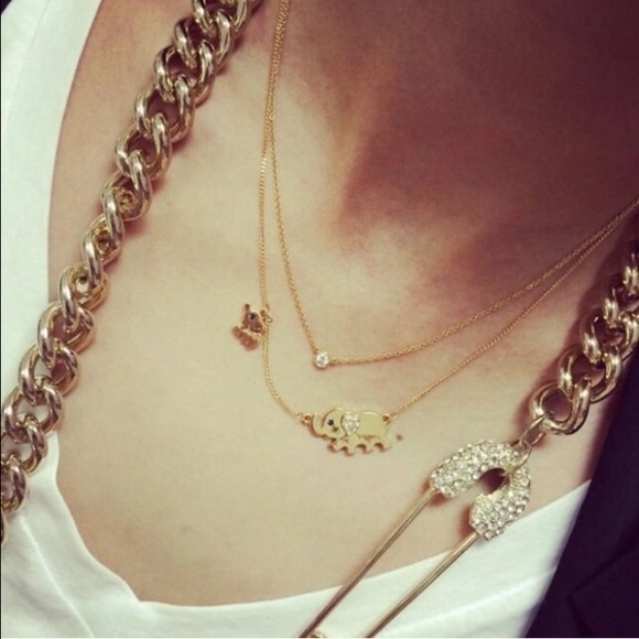 Gold mum and baby elephant  necklace - Picture 3 of 4