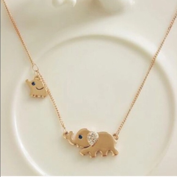 Gold mum and baby elephant  necklace - Picture 4 of 4