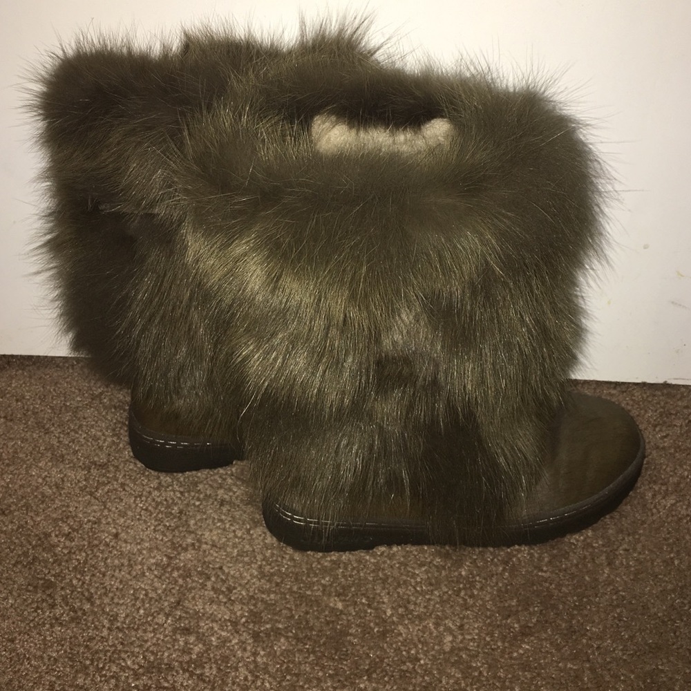 Bear paw fur boots