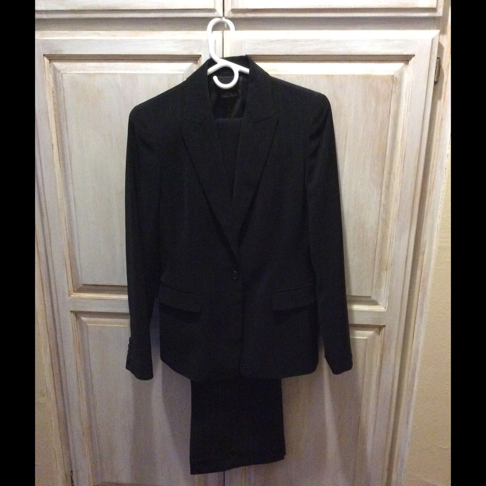 Tahari tailored two piece suit