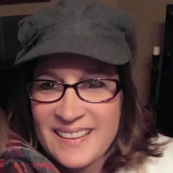 Meet your Posher, Jennifer - Picture 1 of 1