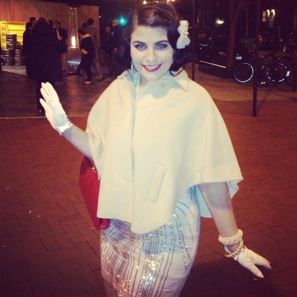 Meet your Posher, Tana - Picture 2 of 2